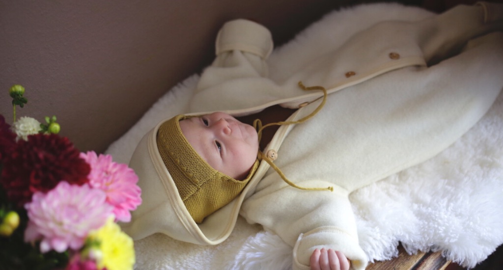 Baby Decke mit Muschelkante von Engel | melange Lämmchen in aus zimt Onlineshop Wollfleece Lila