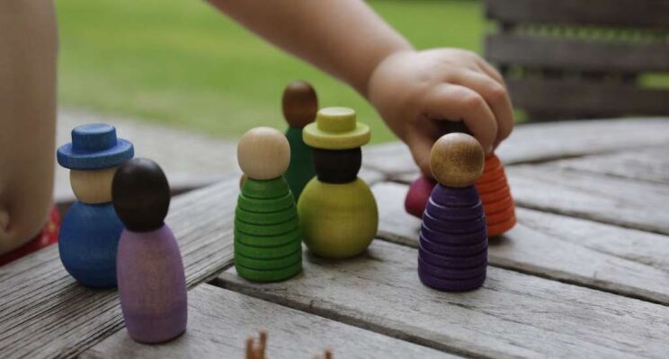 Warum Holzspielzeug? Hintergründe und Tipps - Holzspielzeug: 5 Vorteile gegenüber Plastik