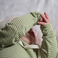 Baby Body von Cosilana aus Wolle/Seide in grün Ringel 2