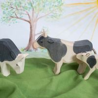 Holzfiguren Kühe von Ostheimer