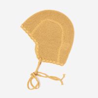 Babymütze von Selana aus Merinowolle in gold