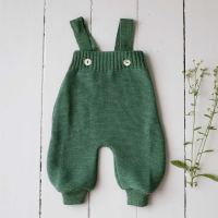 Baby Salopette von Selana aus Merinowolle in dusty green