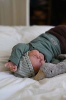 Baby Häubchen von Lilano aus Wolle/Seide in Ringel sage mood