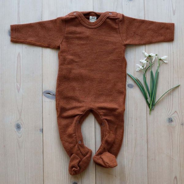 Baby Strampelanzug mit Fuß von Lilano aus Wolle/Seide in rust