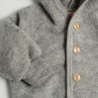 Baby Kapuzenjacke von Engel aus Wollfleece mit Holzknöpfen in grau