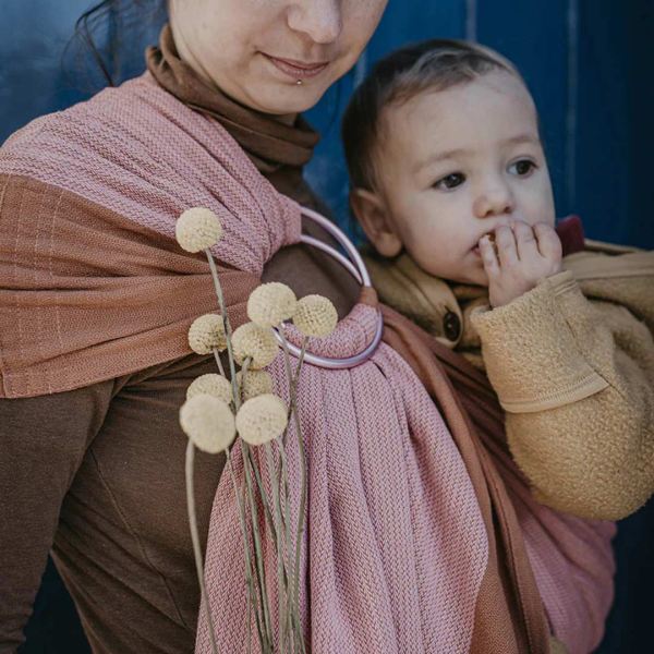 Ring Sling Tragetuch Aurora aus Bio-Baumwolle pflanzengefärbt von Mama Nuka