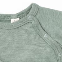 Baby Shirt mit Druckknopfleiste von Lilano aus Wolle/Seide in sage green 2