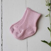 Babysocken von Selana aus Seide in dusty pink