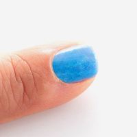 Wasserbasierter Nagellack von Namaki Cosmetics in electric blue 2