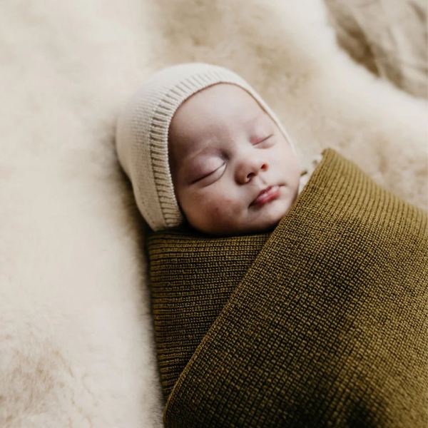 Babydecke Felix von Hvid aus Merinowolle in mustard